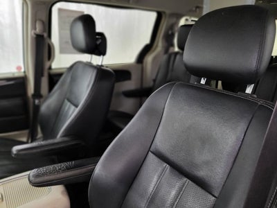 2014 Chrysler Town & Country Touring-L