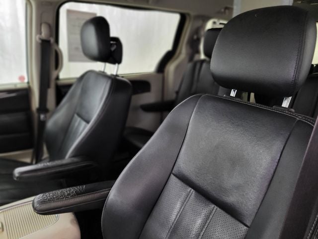 2014 Chrysler Town & Country Touring-L