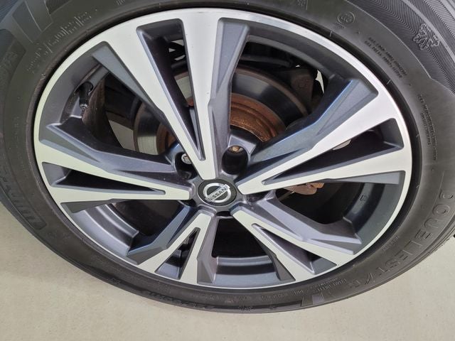 2020 Nissan Rogue Base