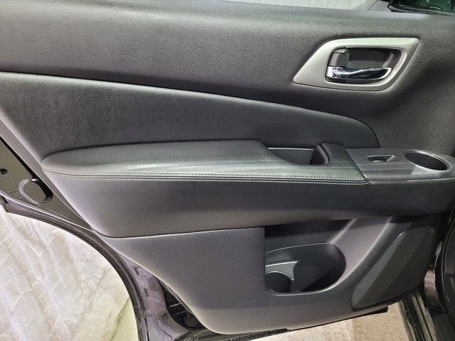 2017 Nissan Pathfinder SL