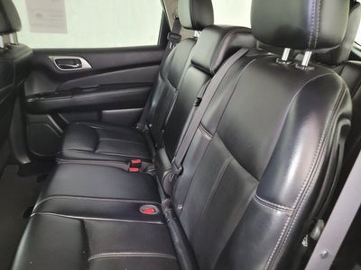 2017 Nissan Pathfinder SL