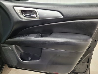 2017 Nissan Pathfinder SL