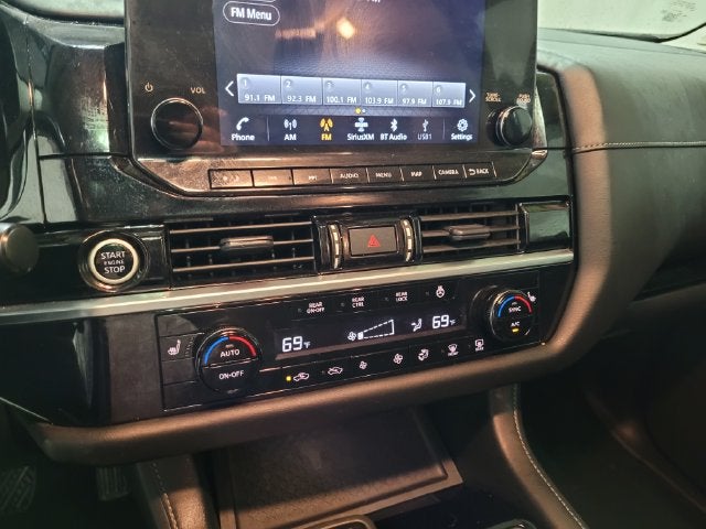 2023 Nissan Pathfinder SL